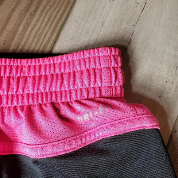 Nike Dri-Fit Women's Black and Pink Running Shorts Size Medium - Picture 6 of 15